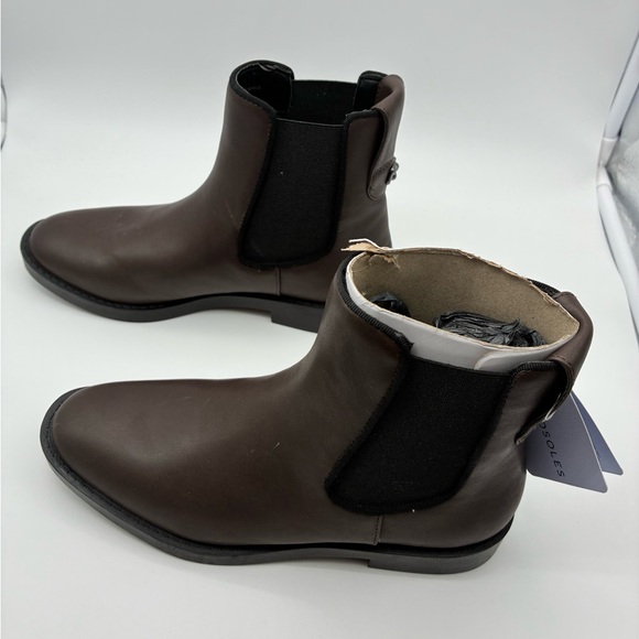 Areosoles Shoes - NWT Areosoles brown Chelsea boots